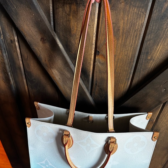 LOUIS VUITTON Monogram Giant By The Pool Onthego GM blue ombré - Picture 4 of 12